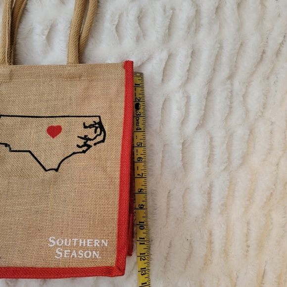 Southern Season Jute Tote Bag with Red Trim - Picture 3 of 5